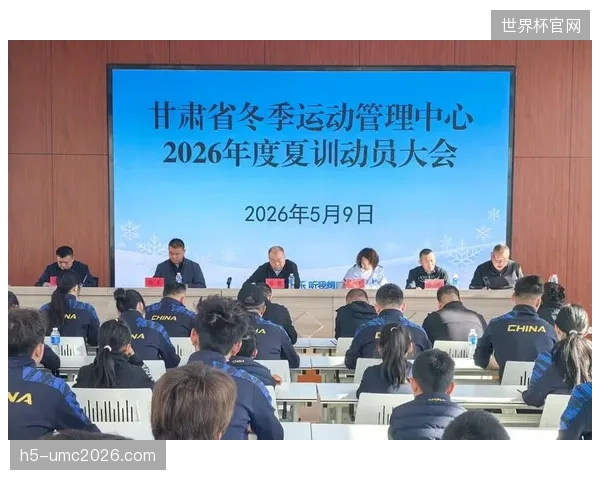 韩国队在身体对抗上不占优势,需要通过整体协防和战术纪律来弥补身高劣势。 韩国队在身体对抗上不占优势,需要通过整体协防和战术纪律来弥补身高劣势。
